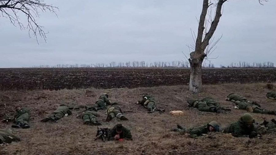 Солдаты на поле боя